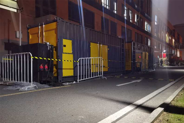 定西柴油发电机组的输出电压是如何调节的？