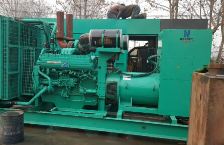 定西发电机组如何判断水冷式机油散热器内部是否需要清洗？